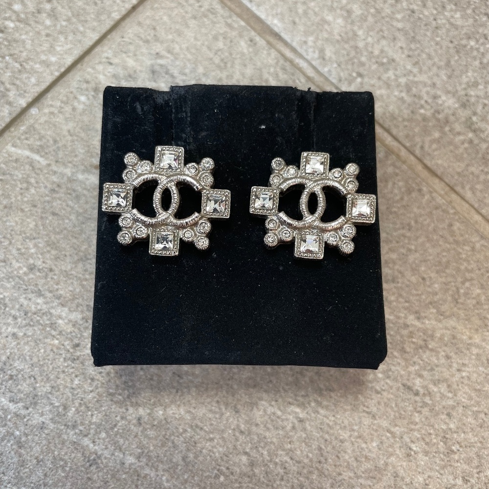 Chanel 2015 Art Deco Pierced earringa